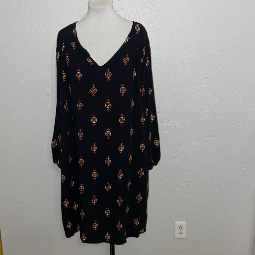 Old Navy Knee Length Dress Black with Pattern Print